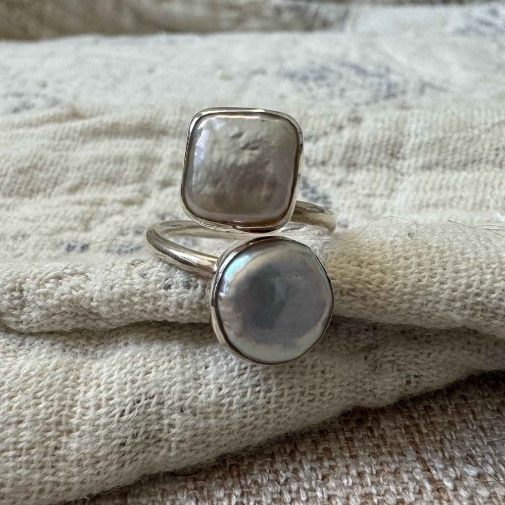 Mother of pearl adjustable ring